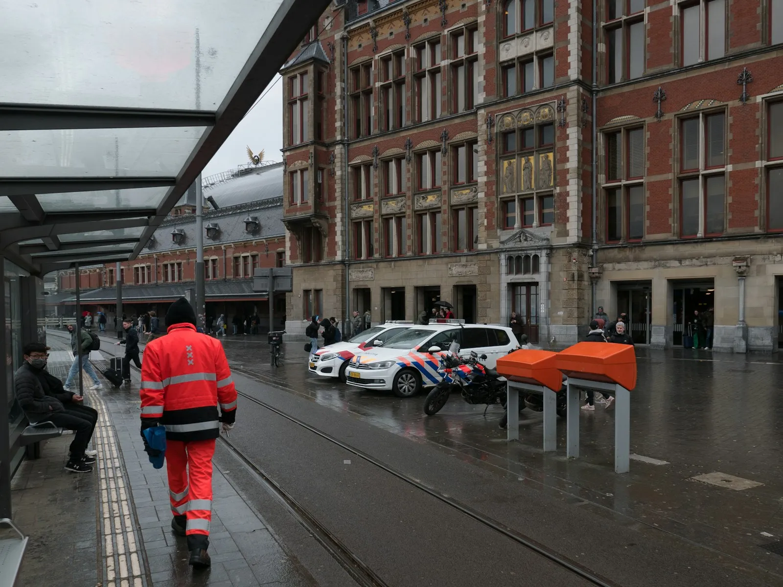 Stroomstoring Sneek: spoorbomen, treinen en